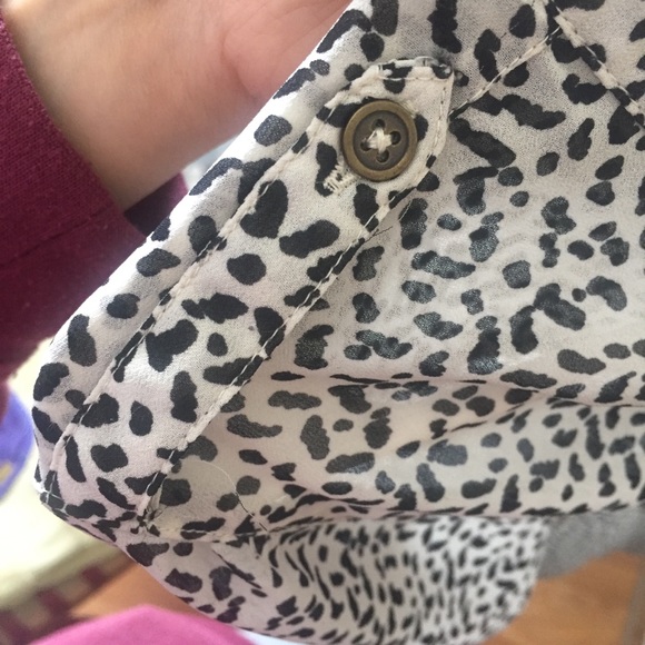 Sheer Patterned Blouse - Picture 3 of 4